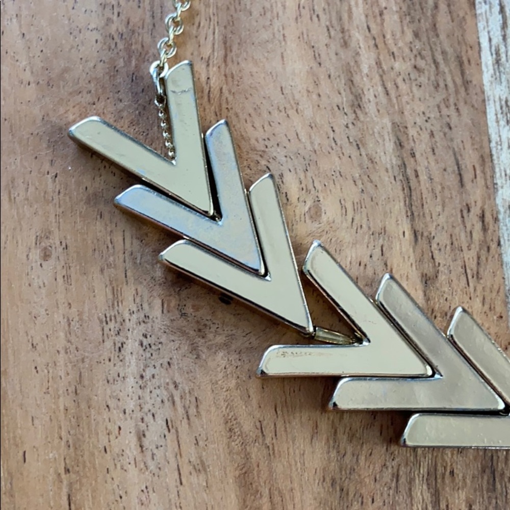 Gold Chevron Necklace ✨ - Picture 3 of 3